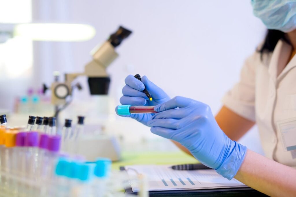 que-son-los-analisis-clinicos-Blog-de-Laboratorios-Diagnostica-min